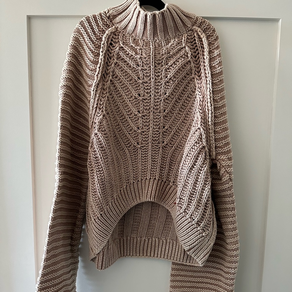 Free People beige sweetheart knitsweater S